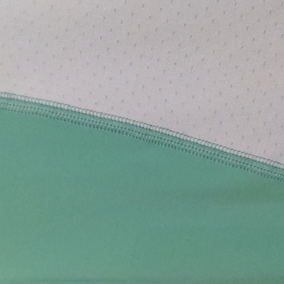 Athleta performance top mint green floral  size small back small pocket - Picture 5 of 5